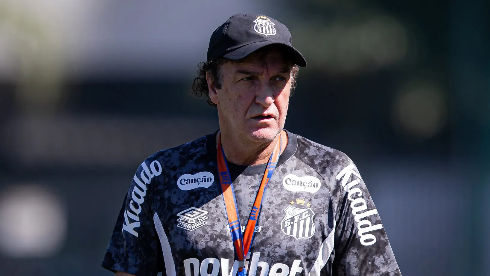 Cuca em treino no CT Rei Pelé – Fotos: Raul Baretta/ Santos FC.