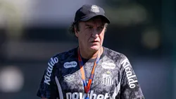 Cuca em treino no CT Rei Pelé - Fotos: Raul Baretta/ Santos FC.