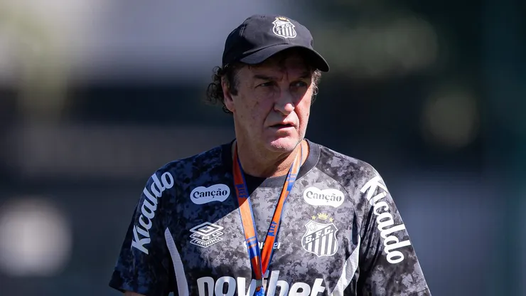 Cuca em treino no CT Rei Pelé - Fotos: Raul Baretta/ Santos FC.