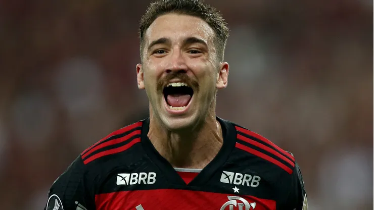 Zagueiro tem o futuro incerto - Foto: Wagner Meier/Getty Images.