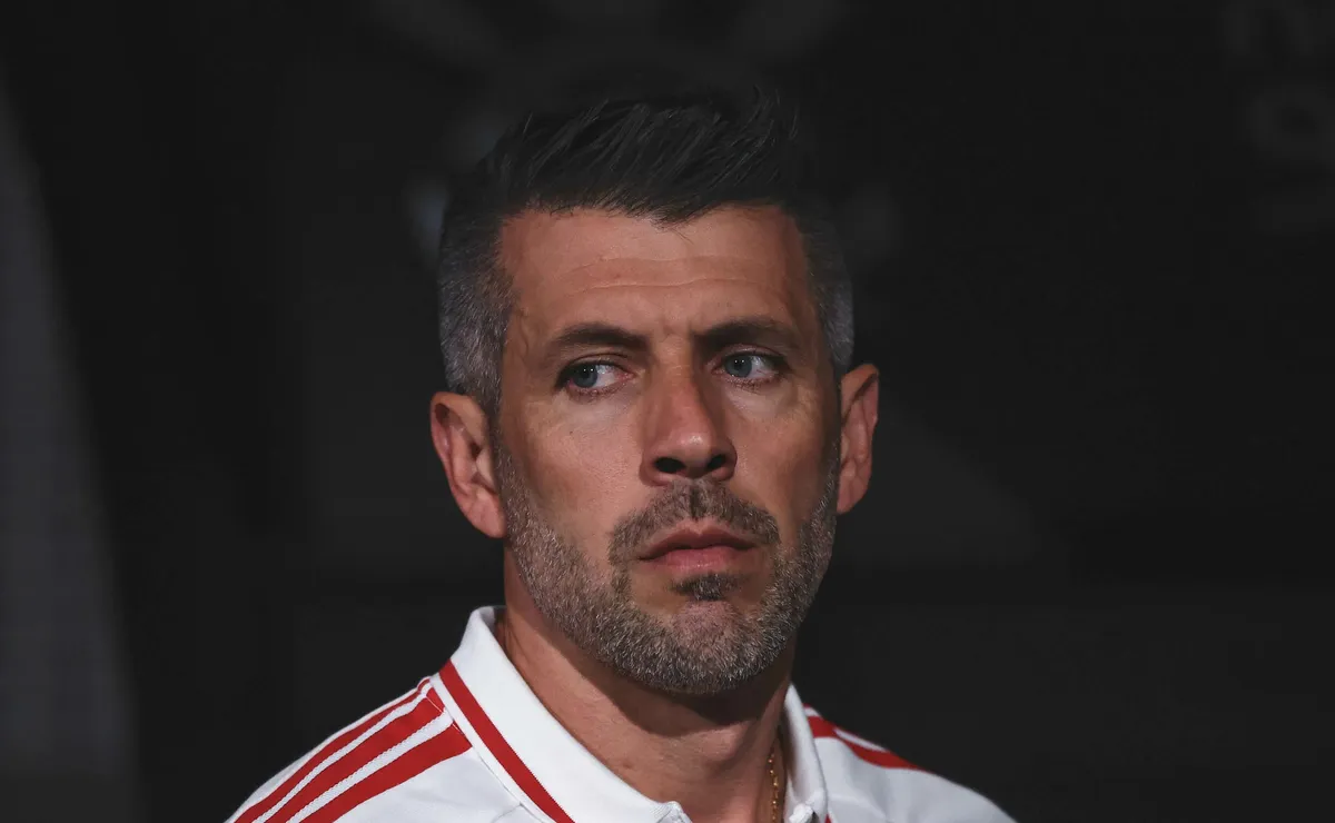Pezzolano tem desfalques para Coritiba x Internacional e Thiago Maia e Paulinho Paula viram dúvidas