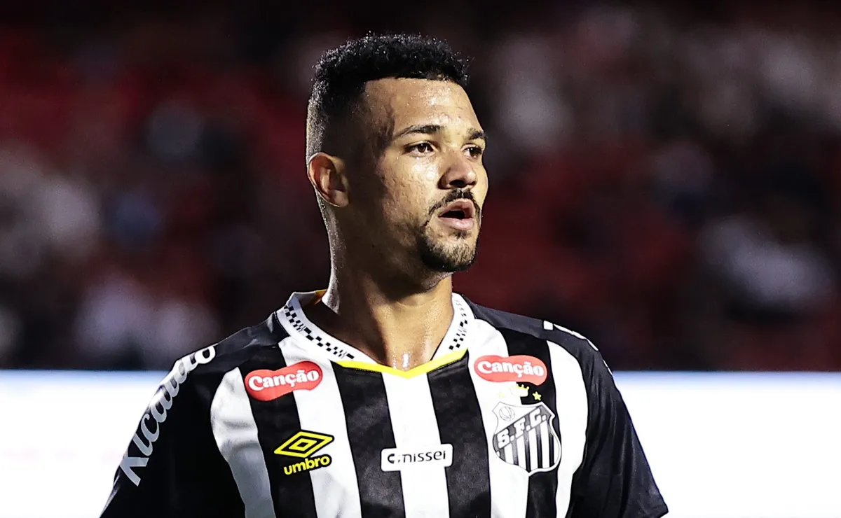 Zé Ivaldo está sem moral com Cuca e vira última opção no setor do Santos