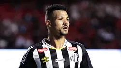 Zé Ivaldo não vive bom momento no Santos.
