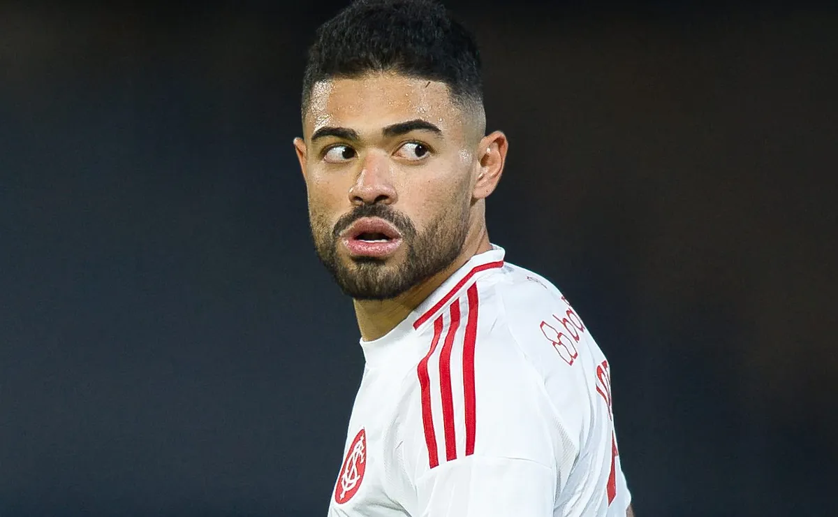 Bruno Tabata ganha espaço com Pezzolano no Internacional