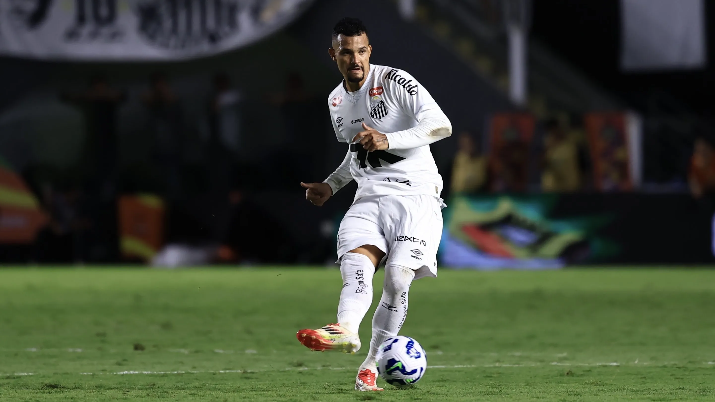 Zé Ivaldo está sem moral no Santos - Foto: Marcello Zambrana/AGIF.