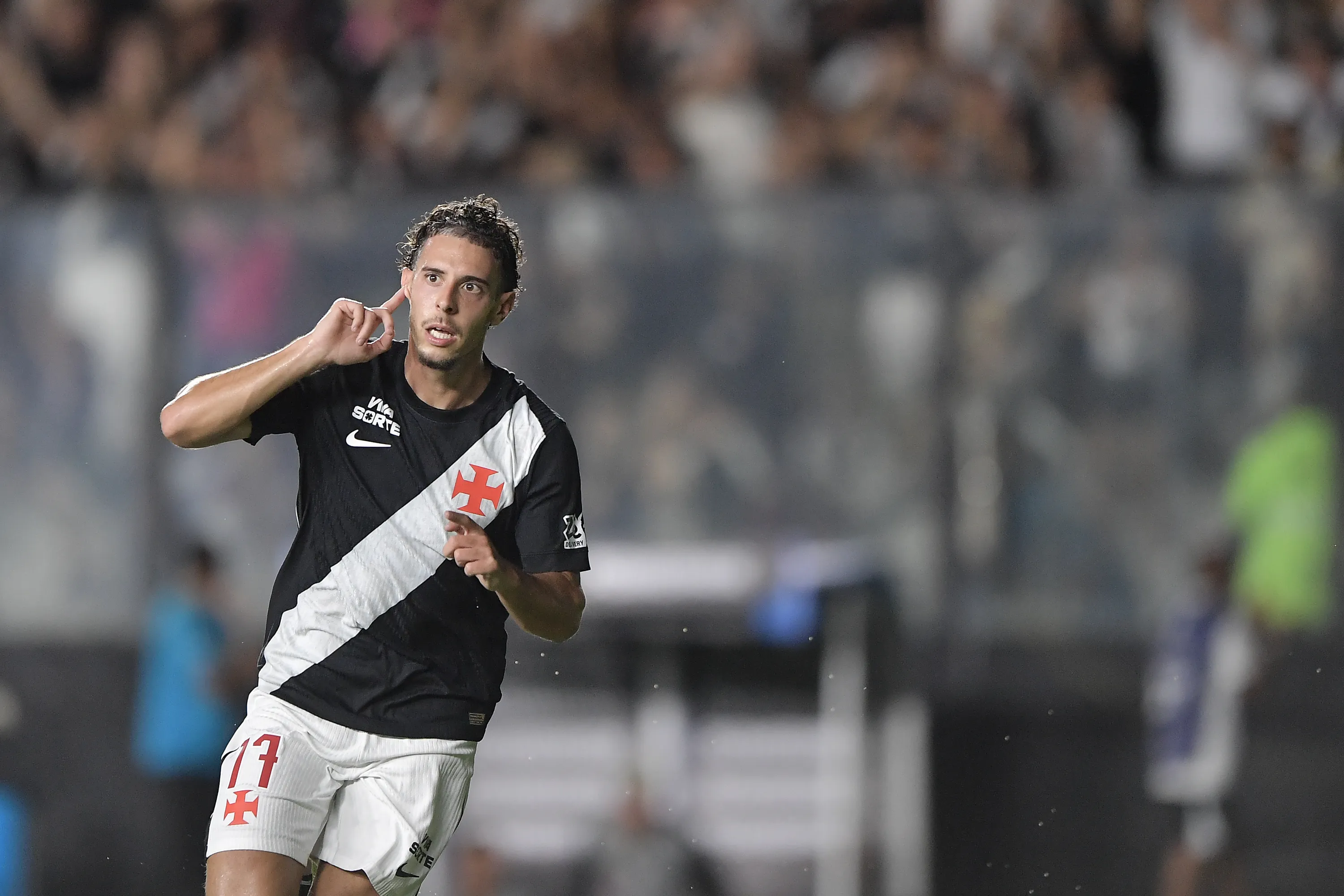 RJ – RIO DE JANEIRO – 30/04/2026 – COPA SUL-AMERICANA 2026, VASCO X OLIMPIA – Nuno Moreira jogador do Vasco comemora seu gol durante partida contra o Olimpia no estadio Sao Januario pelo campeonato Copa Sul-Americana 2026. Foto: Thiago Ribeiro/AGIF