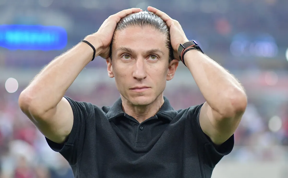 Filipe Luís, ex-Flamengo, autorizou conversas após contato do Fenerbahçe