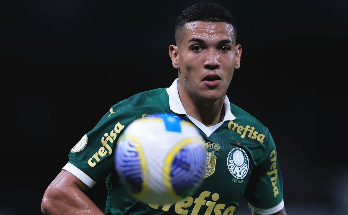 Palmeiras define saída de Naves após interesse europeu