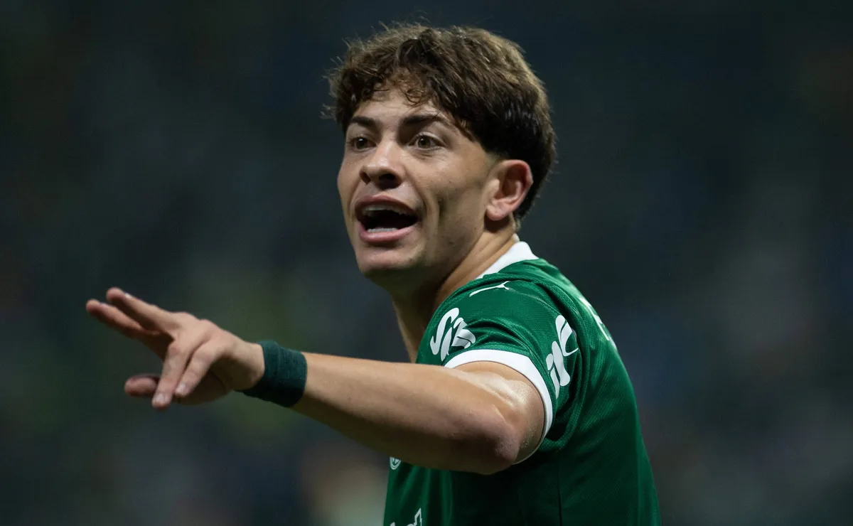 Giay trava acordos publicitários até agosto e futuro no Palmeiras fica em aberto para a Europa