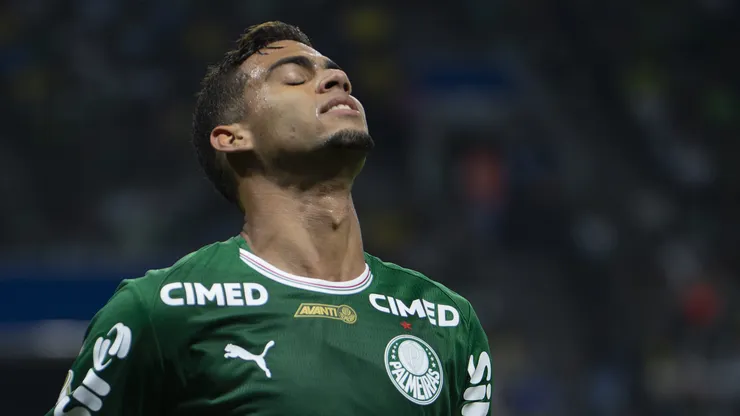 Arthur vem de seis jogos consecutivos como titular na LE do Palmeiras
