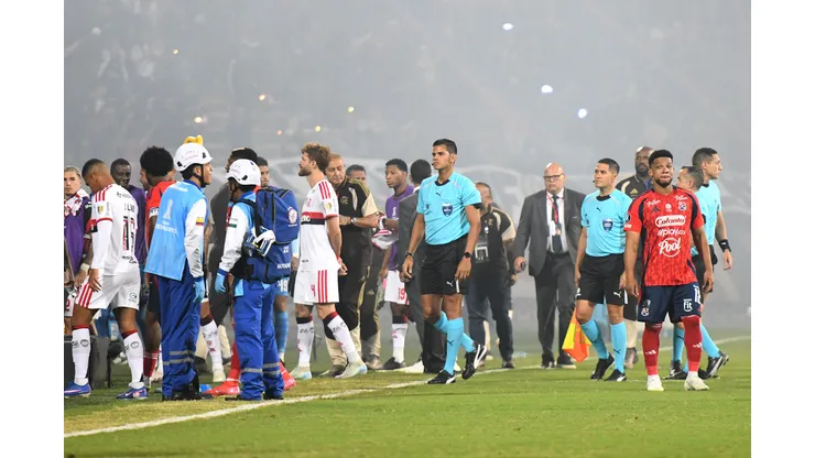 Momento do início da confusão. Photo by Daniel Gallo/Vizzor Image/Getty Images