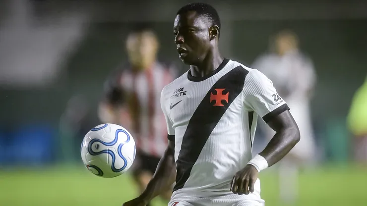 Hinestroza em ação pelo Vasco. (Photo by Marcelo Endelli/Getty Images)