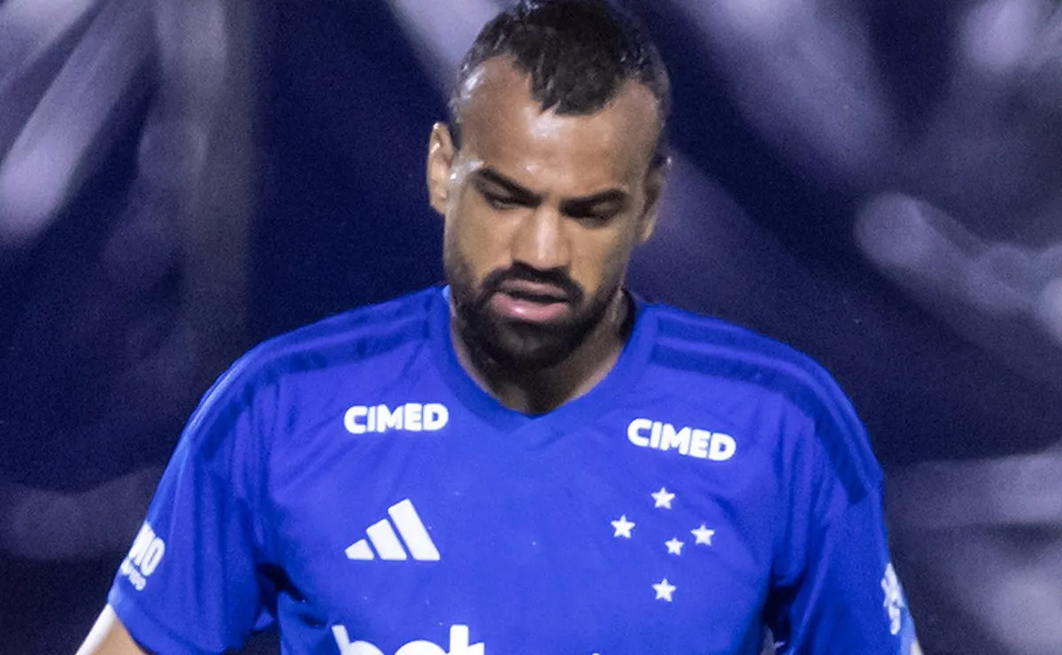 Fabrício Bruno reclama da arbitragem e sobe o tom após empate no Chile
