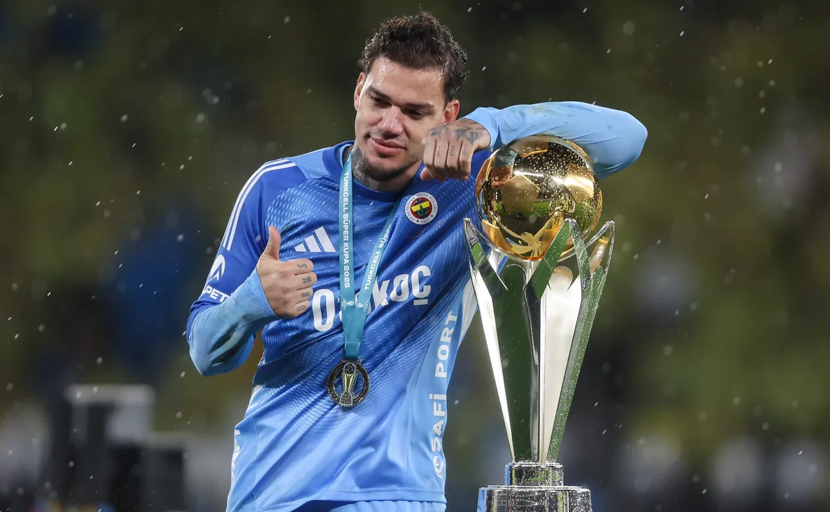 Ederson quer deixar a Turquia após a Copa mas salário trava saída
