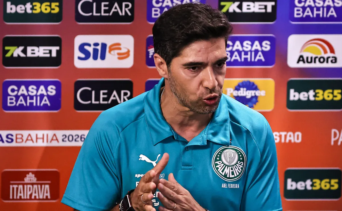 Conmebol abre processo contra Abel por gesto obsceno e Palmeiras se preocupa