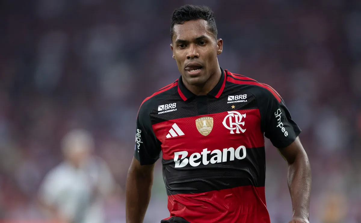 Alex Sandro retorna ao Rio, desfalca o Flamengo contra o Grêmio e já tem substituto