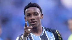 Gabriel Mec jogador do Gremio comemora seu gol durante partida contra o Coritiba no estadio Arena do Gremio pelo campeonato Brasileiro A 2026. Foto: Maxi Franzoi/AGIF