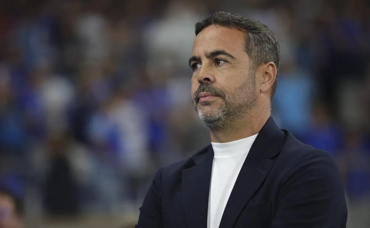 Artur Jorge prepara mudanças na escalação do Cruzeiro para enfrentar o Bahia pelo Brasileirão