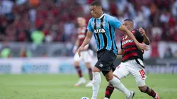Carlos Vinicius, jogador do Grêmio durante partida contra o Flamengo no estadio Maracana pelo campeonato Brasileiro A 2025. Foto: Jorge Rodrigues/AGIF