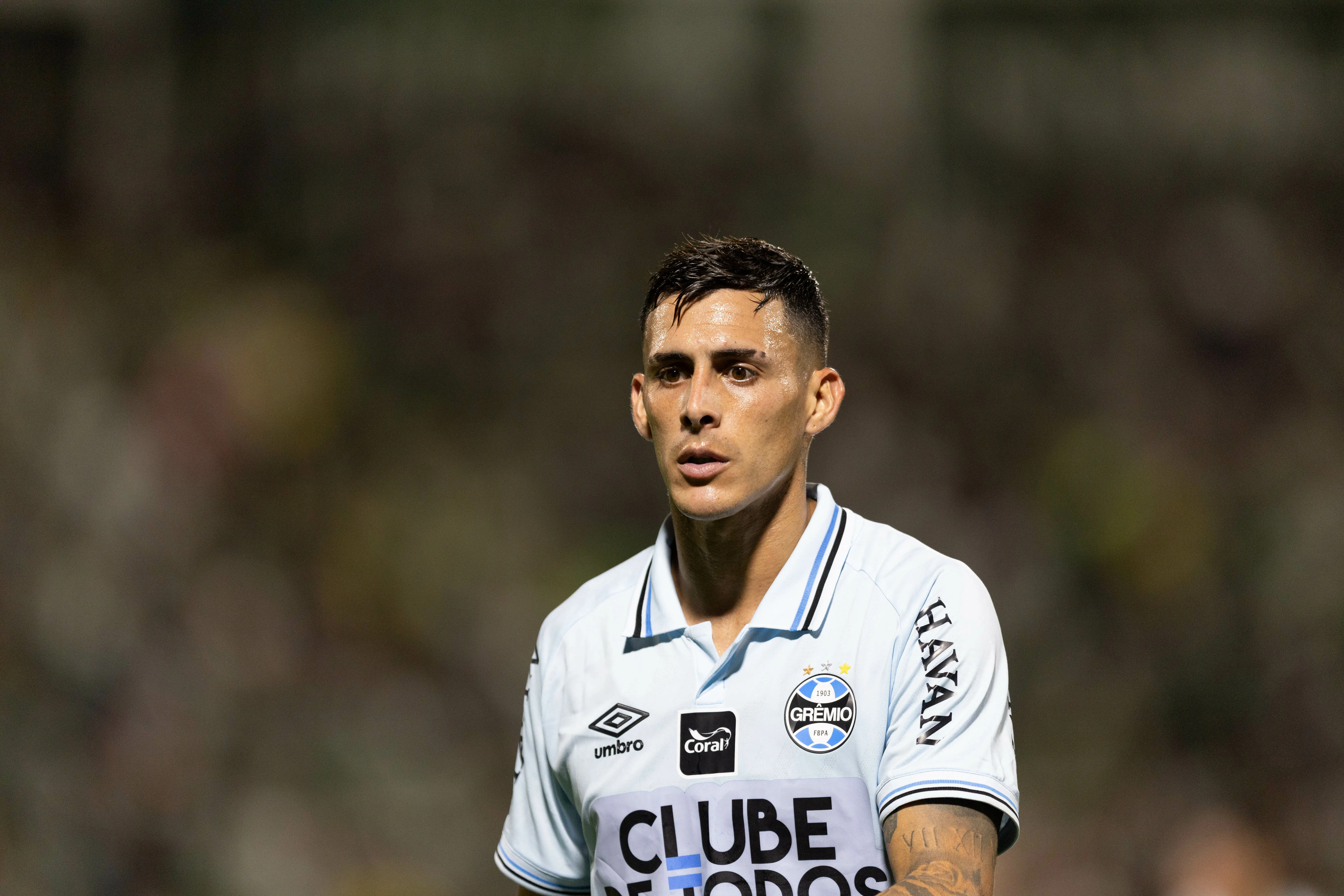 Pavón se tornou titular na lateral. Foto: Liamara Polli/AGIF