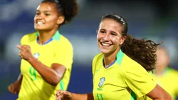 Sofia com a Amarelinha. Foto: Staff Images/CBF