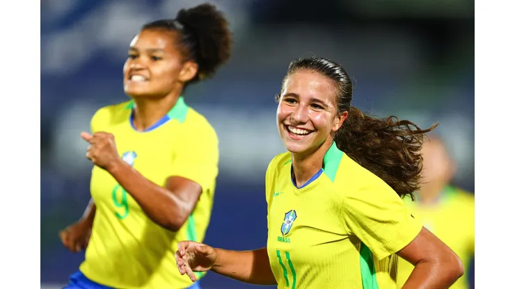Sofia com a Amarelinha. Foto: Staff Images/CBF