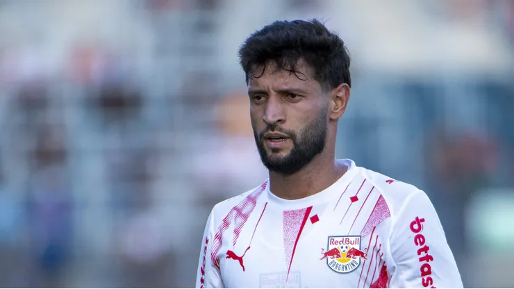 Juninho Capixaba, lateral-esquerdo do Red Bull Bragantino - Foto: Anderson Romao/AGIF