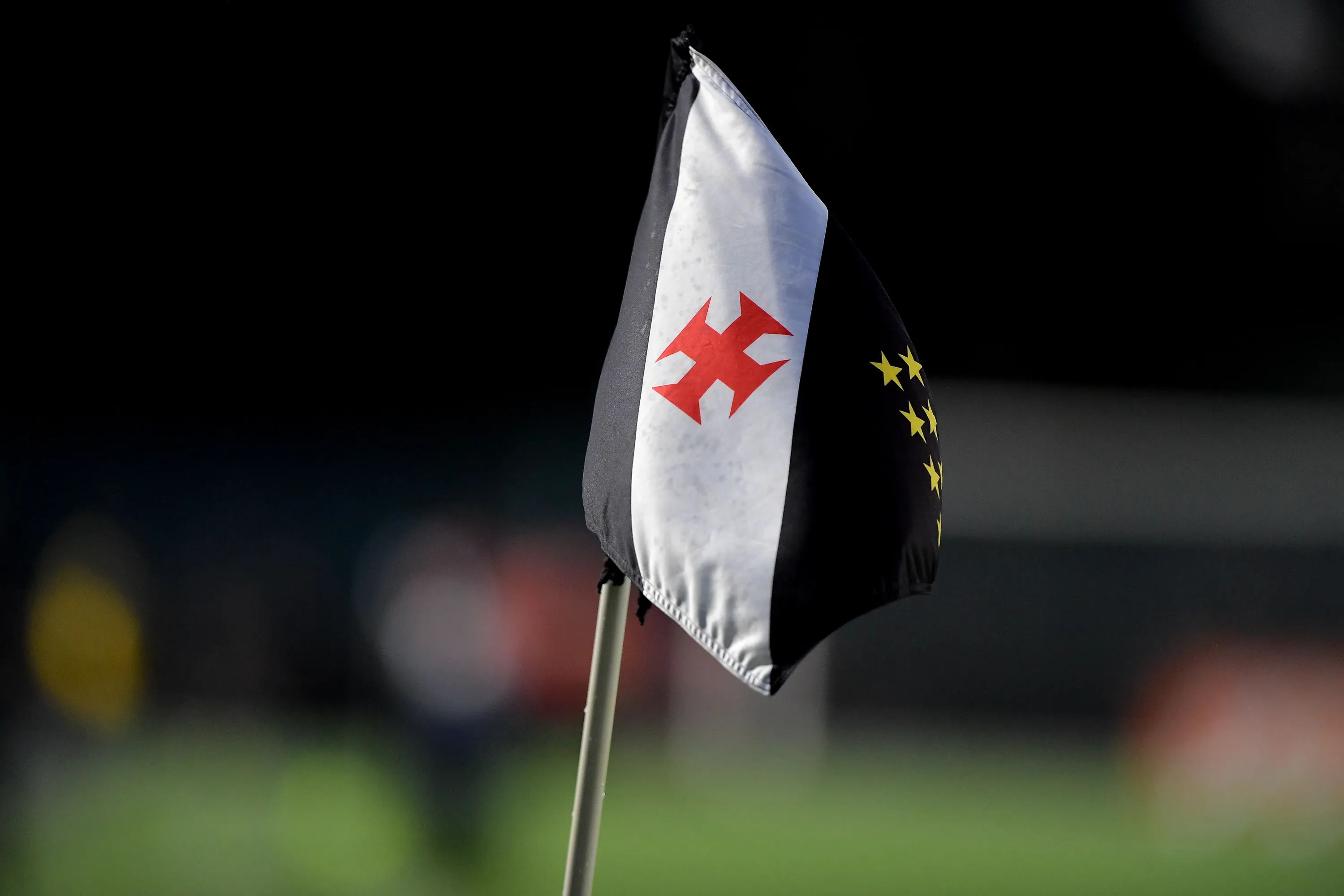 RJ – RIO DE JANEIRO – 06/11/2023 – BRASILEIRO A 2023, VASCO X BOTAFOGO – A bandeira de escanteio vista antes da partida entre Vasco e Botafogo no estadio Sao Januario pelo campeonato Brasileiro A 2023. Foto: Thiago Ribeiro/AGIF