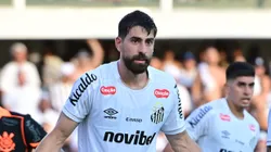 Luan Peres durante partida do Peixão na Vila Belmiro