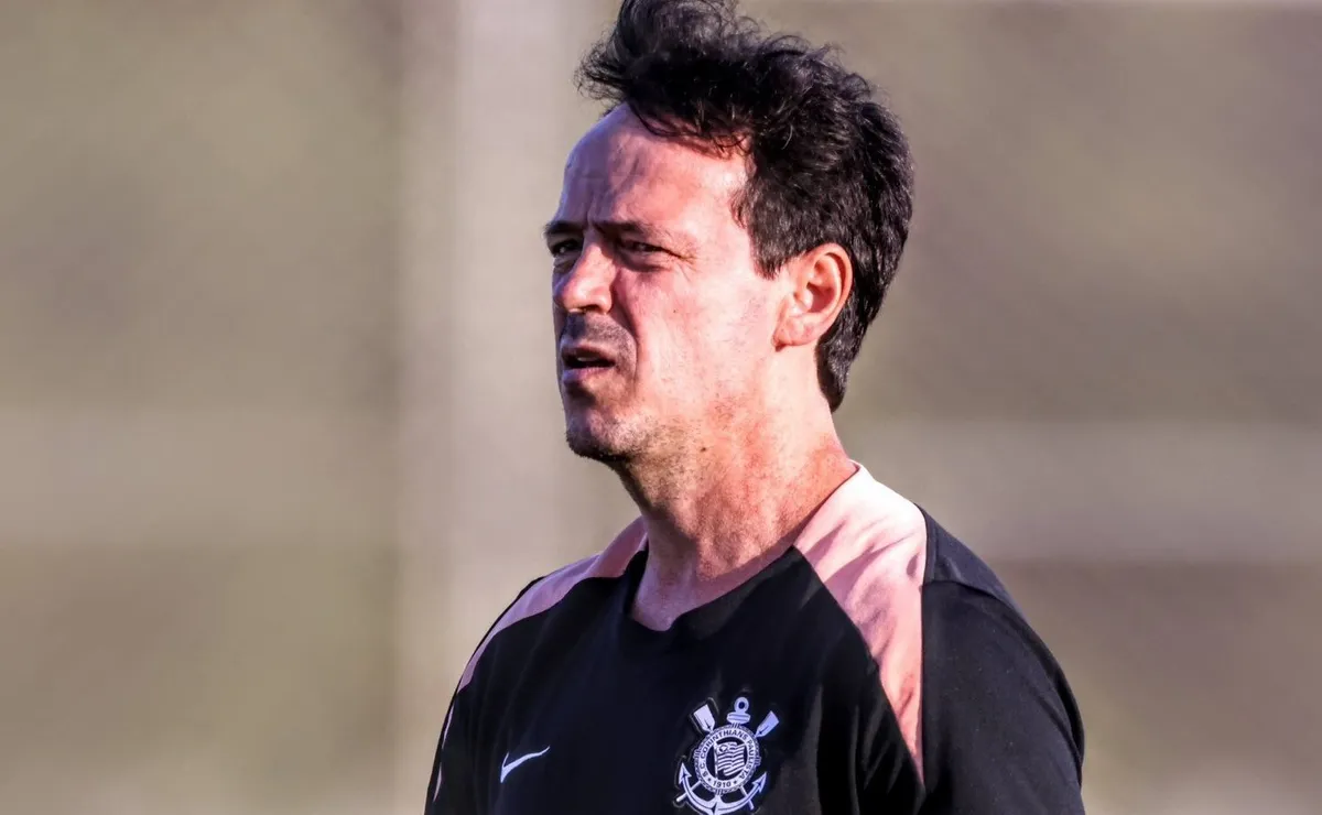 Diniz ganha bastidores do Corinthians com postura no CT