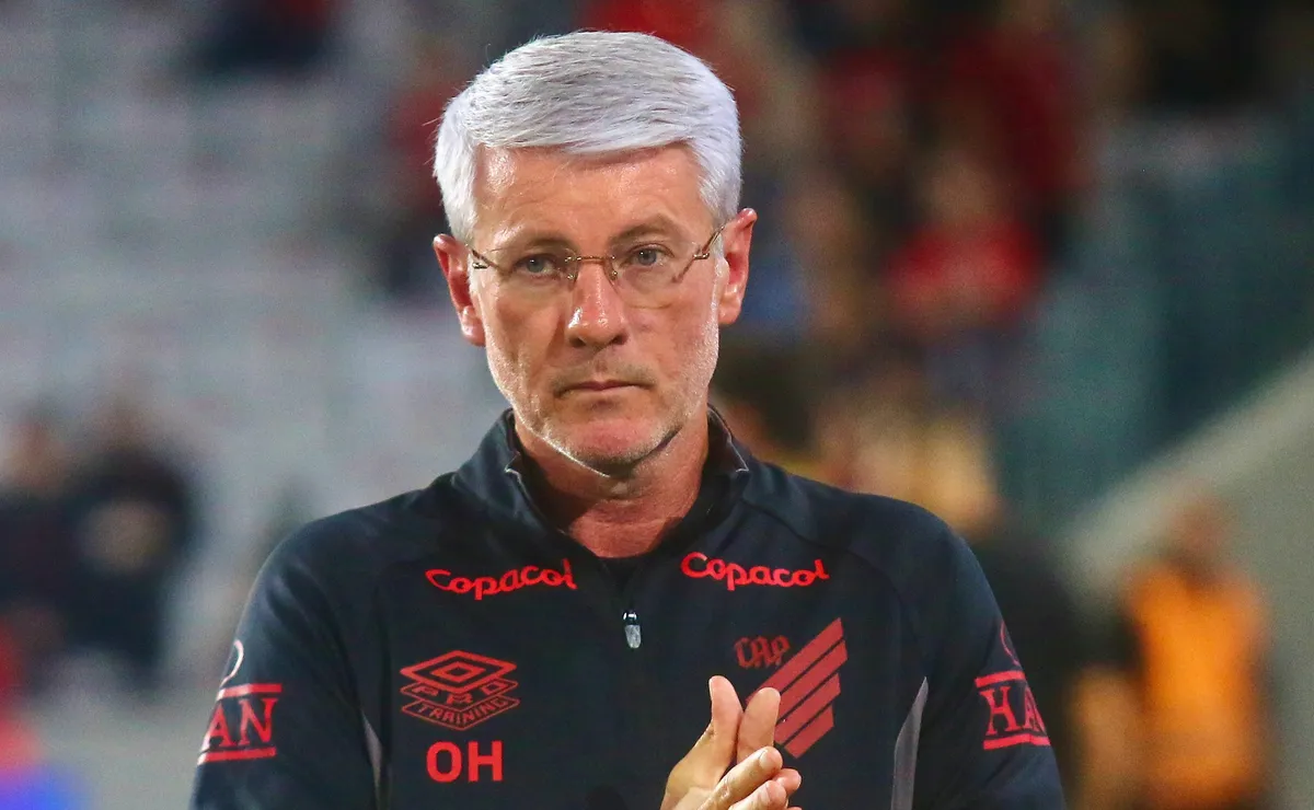 Odair Hellmann perde Kevin Viveros e prepara ao menos três mudanças em Vasco x Athletico
