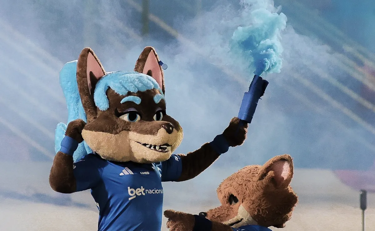 Cruzeiro apresenta Cabulosa, nova mascote do time feminino, em clássico contra o América