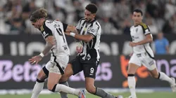Chris Ramos jogador do Botafogo disputa lance com Lyanco jogador do Atlético-MG. Foto: Thiago Ribeiro/AGIF