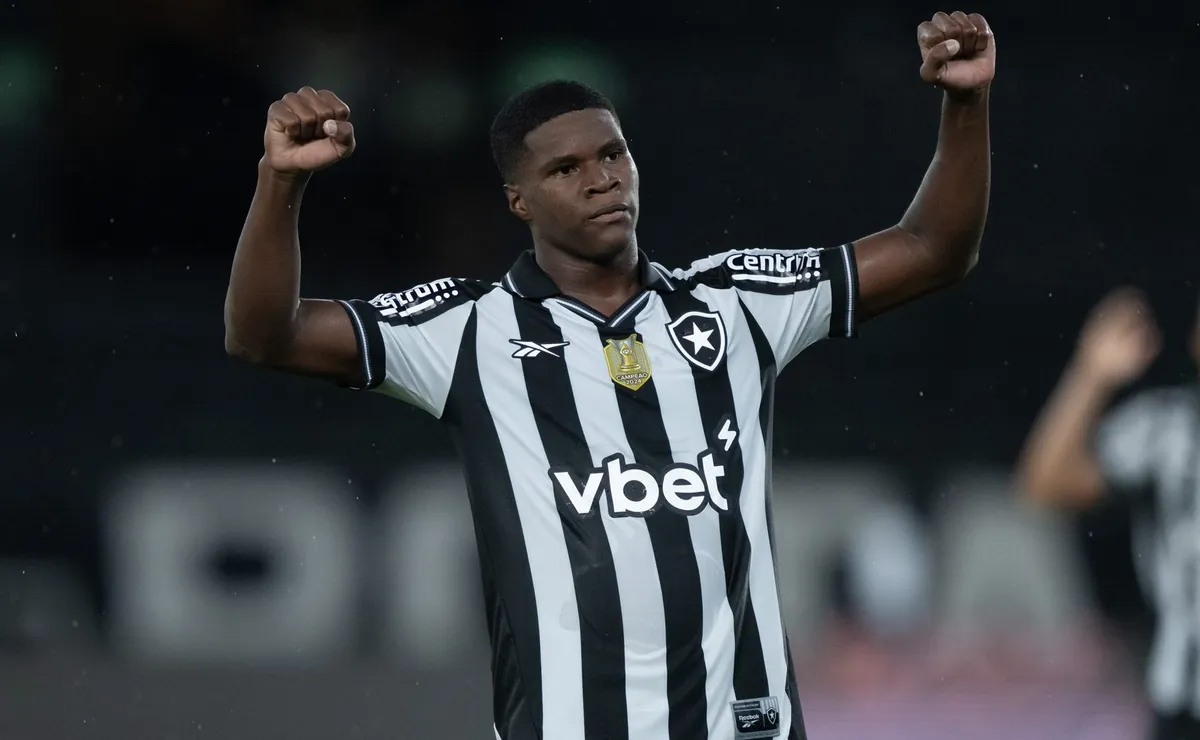 Franclim Carvalho elogia evolução de Kadir, mas pede calma com joia panamenha do Botafogo