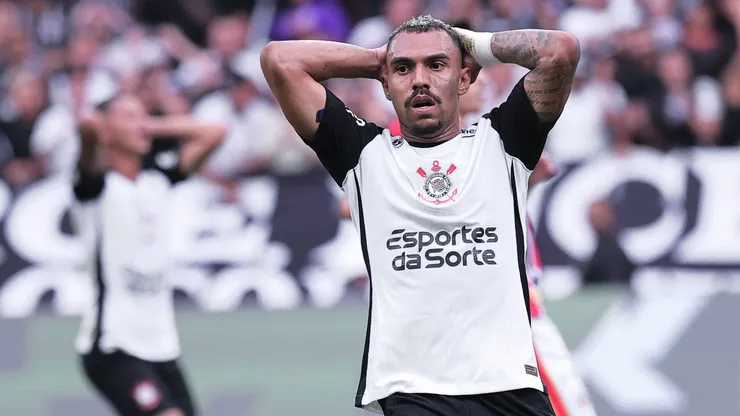 SP - SAO PAULO - 18/01/2026 - PAULISTA 2026, CORINTHIANS X SAO PAULO - Matheuzinho jogador do Corinthians lamenta durante partida contra o Sao Paulo no estadio Arena Corinthians pelo campeonato Paulista 2026. Foto: Ettore Chiereguini/AGIF