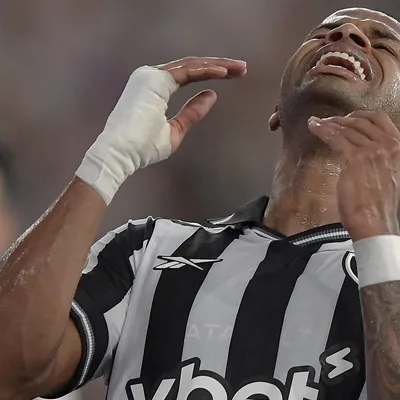 Por contrato, Júnior Santos não enfrentará o Atlético-MG