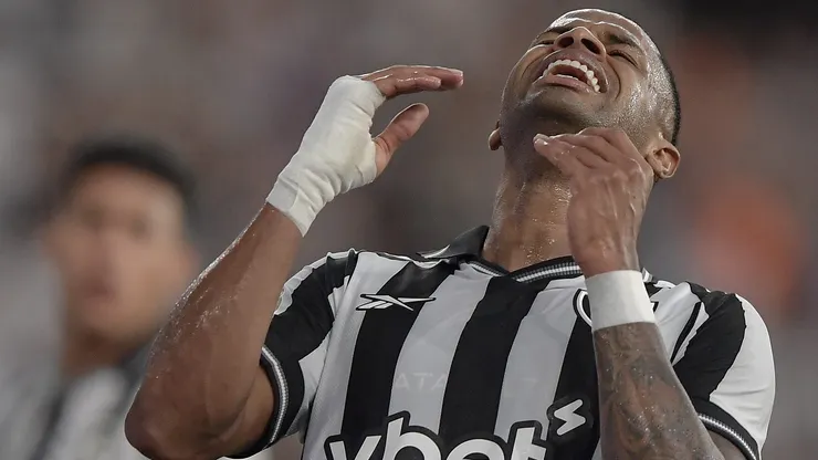 Júnior Santos não reencontrará a torcida atleticana neste domingo (10)