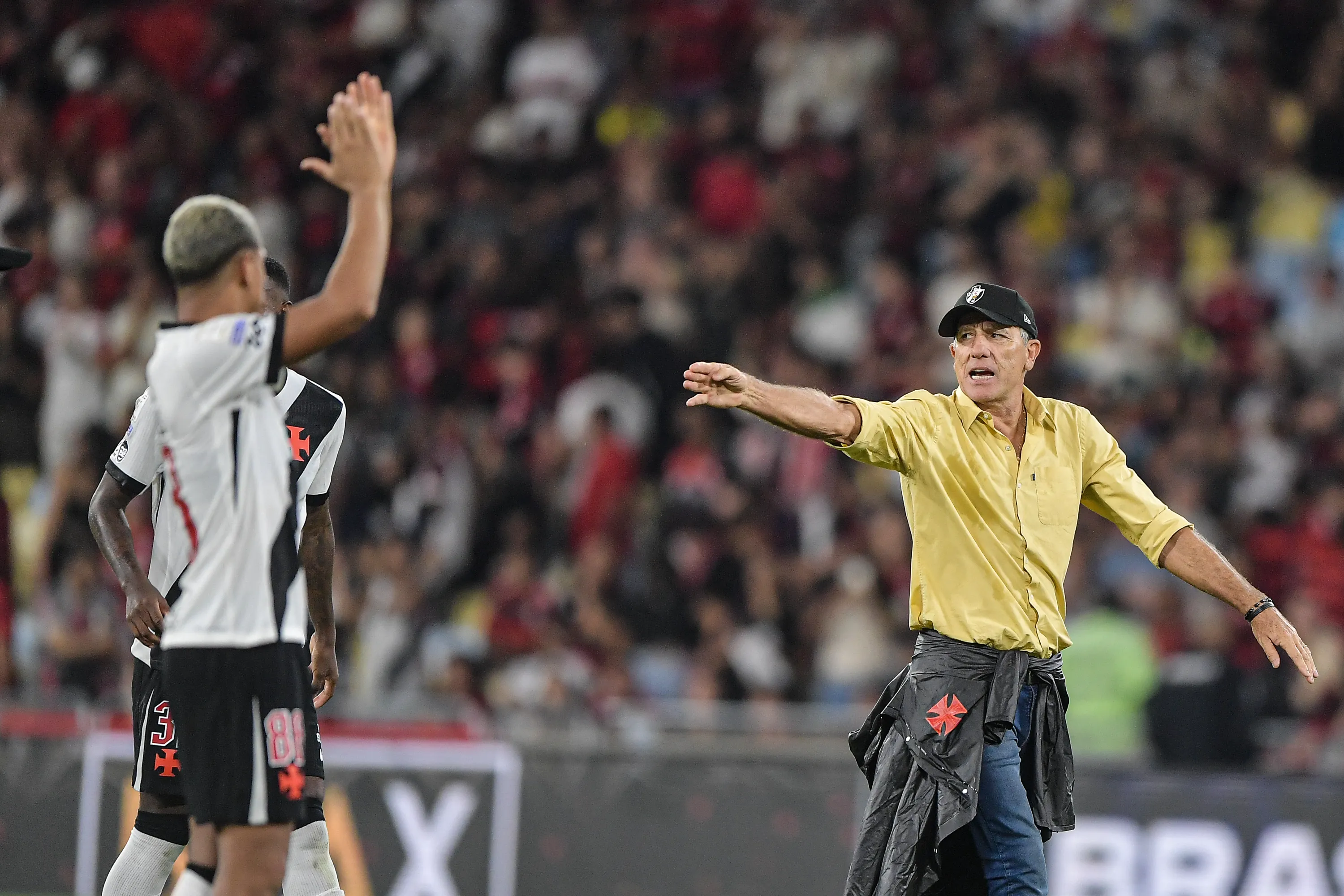 Renato Gaucho tecnico do Vasco durante partida contra o Flamengo no estadio Maracana pelo campeonato Brasileiro A 2026. Foto: Thiago Ribeiro/AGIF