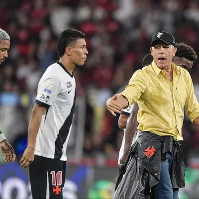 Provável escalação: Vasco deve ter alterações diante do Athletico-PR