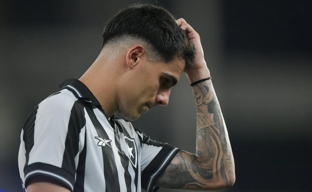 Franclim Carvalho cita questão tática e explica ausência de Lucas Villalba no Botafogo: “Tenho que tomar decisões”