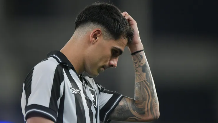 Villalba jogador do Botafogo durante partida contra o Flamengo no estadio Engenhao pelo campeonato Carioca 2026. Foto: Thiago Ribeiro/AGIF