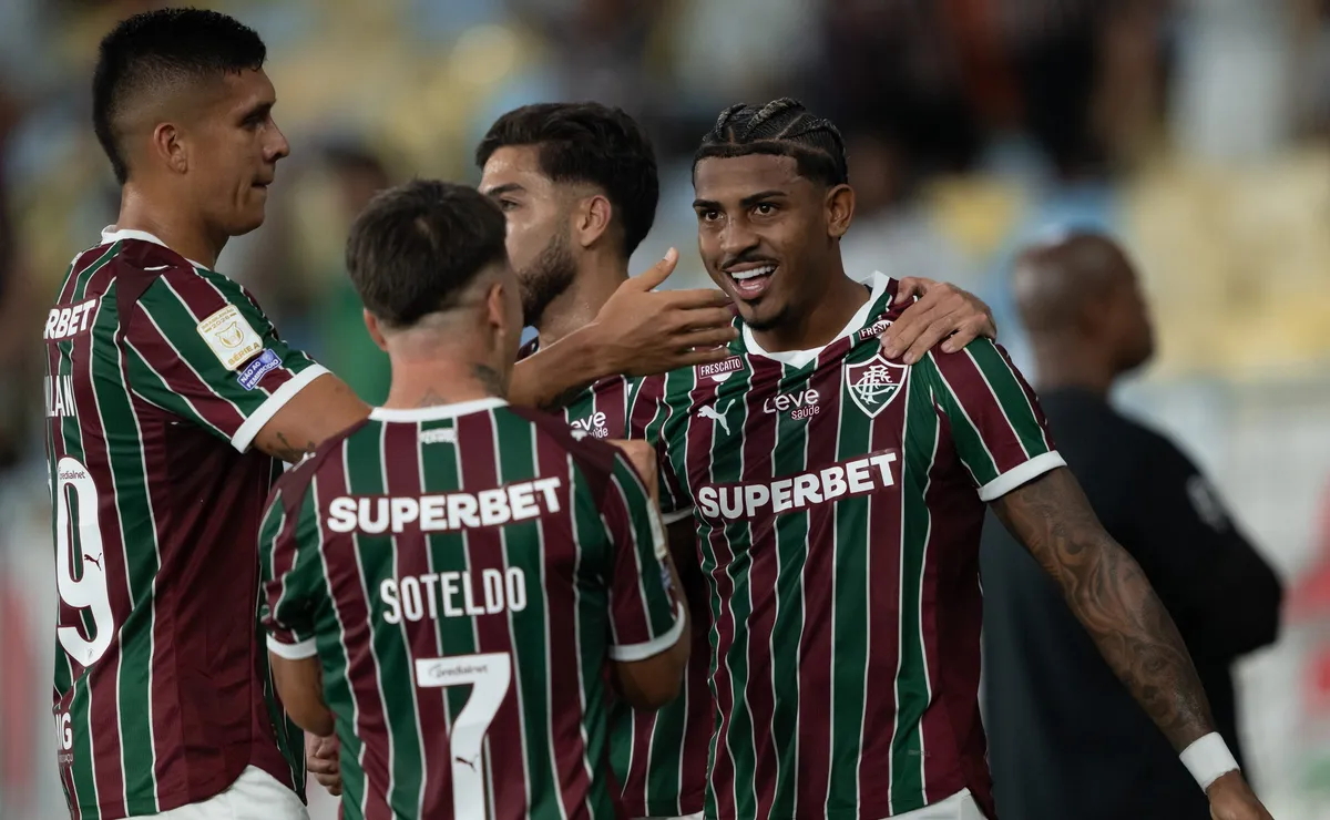 Fluminense corre atrás do empate diante do Vitória após “desligar” na partida