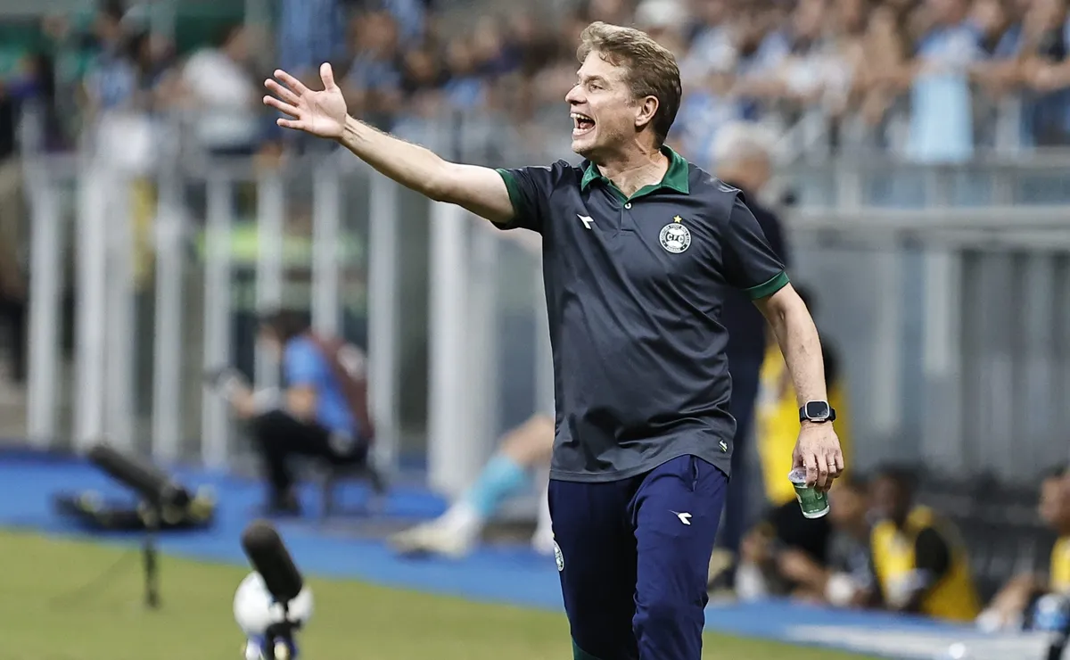 Fernando Seabra enaltece nível técnico do Internacional, mas lamenta empate sofrido pelo Coritiba