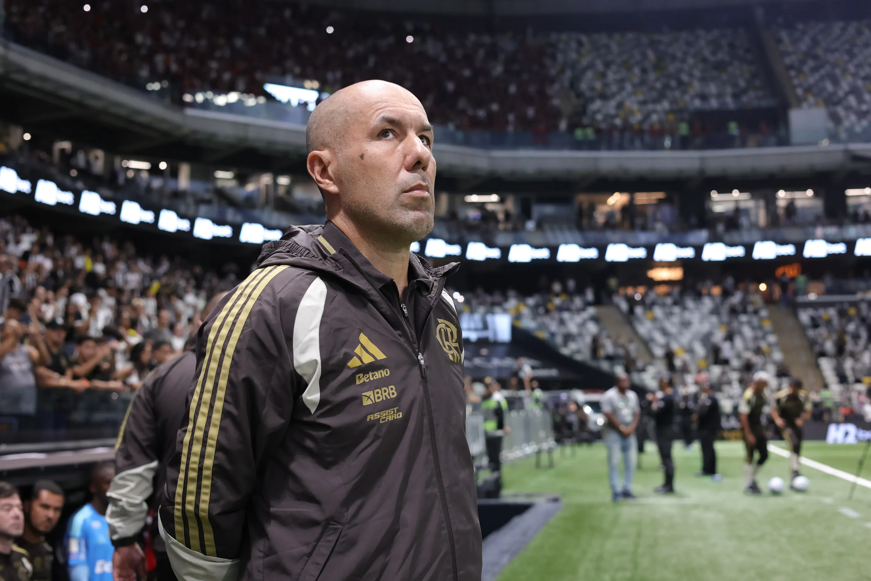 Leonardo Jardim espera por reforços. Foto: Gilson Lobo/AGIF