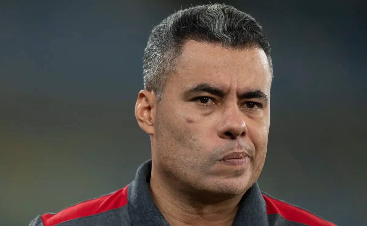 Jair Ventura cutuca o Flamengo ao pedir “arbitragem justa” em decisão contra o Vitória