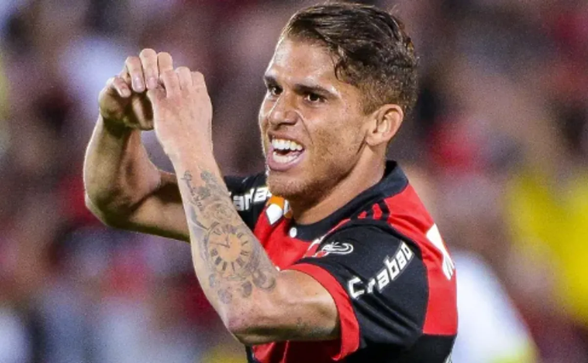 Ex-Flamengo, Cuéllar cobra R$ 15 milhões do Grêmio antes de duelo entre os clubes