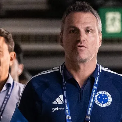 "Desfalecendo": Spindel critica arbitragem e fala de Matheus Henrique