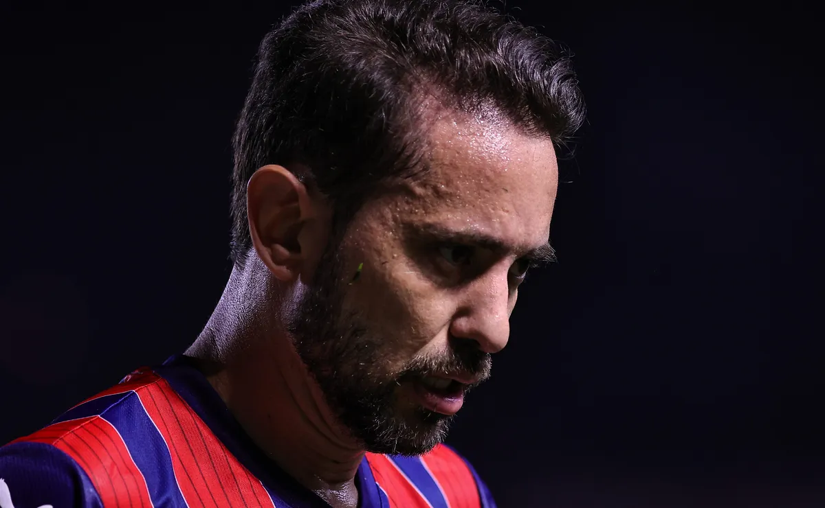 Ex-Flamengo, Everton Ribeiro vive crise no Bahia e vira alvo da torcida: “A idade bateu”