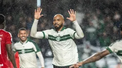 Moledo após anotar gol no Couto Pereira