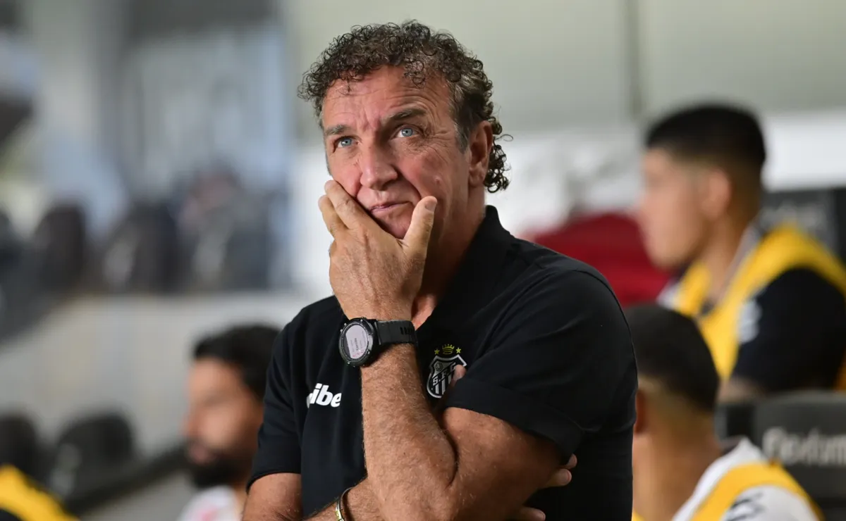Escalação do Santos: Cuca faz mudanças e João Ananias será titular contra o RB Bragantino